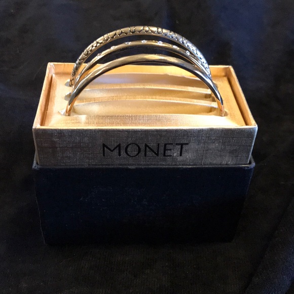 Monet Bracelet Box. Set of 3 Bangles